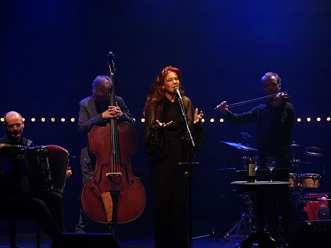 Beatrice zingt Brel in Theater Koningshof